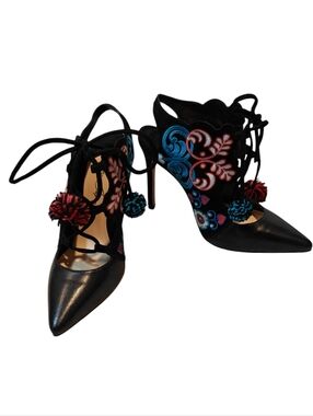 ISA TAPIA NWOT Deia Designer Black leather embroidered pompom Shoes 36 US 6